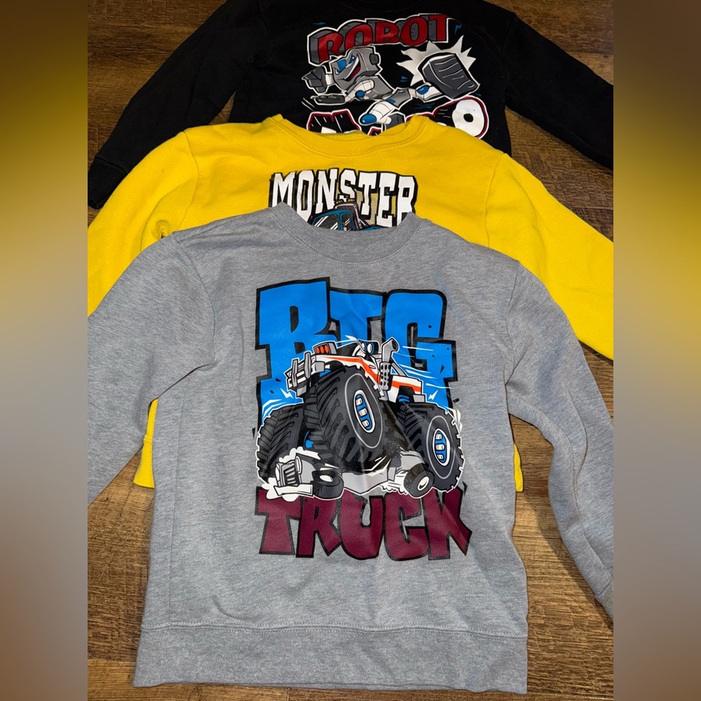 Boys 5T crewneck bundle - Picture 6 of 7